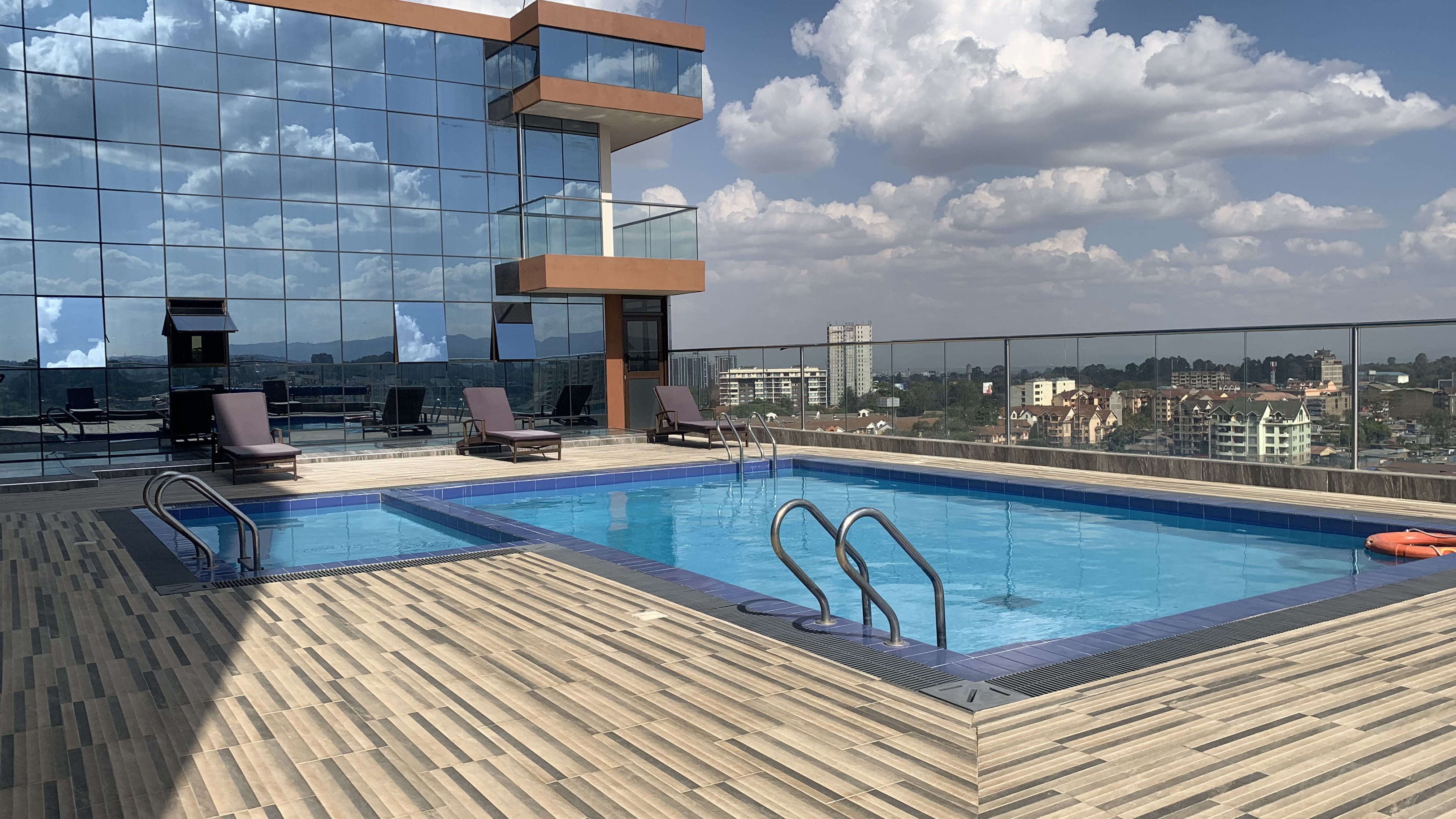 Modern 2 bedroom Apartment for rent on Wanyee Road