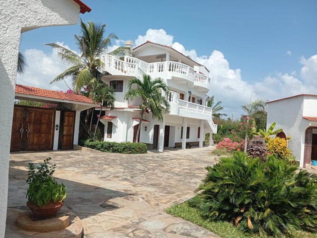 4 bedroom Airbnb Villa in Watamu