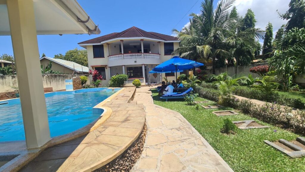 5 BEDROOMS VILLA AIRBNB IN DIANI MOMBASA