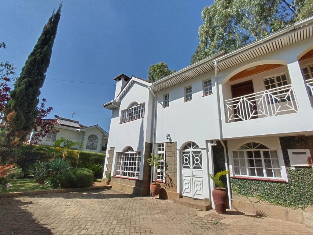 3 bedroom townhouse with DSQ for sale in Lavington