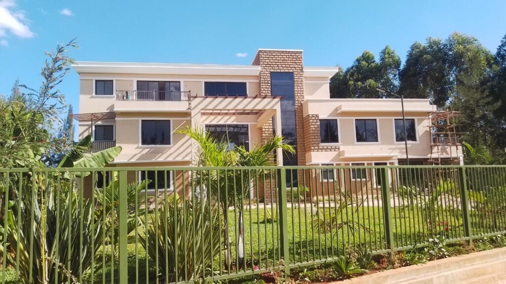 6 Bedroom House For Rent in Karen